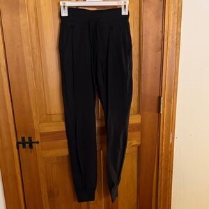 Lululemon women’s joggers